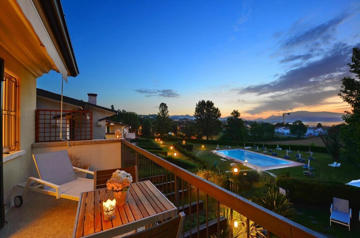 Italia Living Villa Padenghe sul Garda Exterior foto